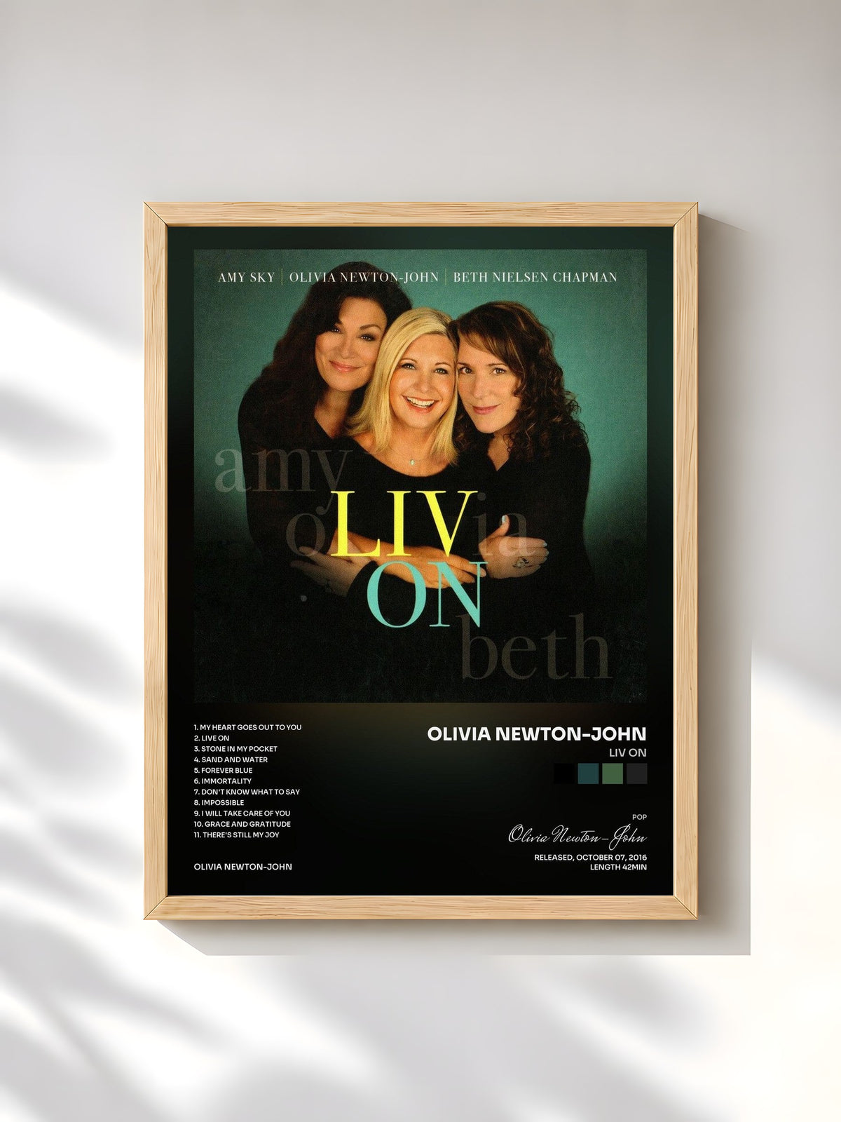 #bois Tableau de l'album Liv On de Olivia Newton-John, cadre en bois brut, imprimé et encadré en France