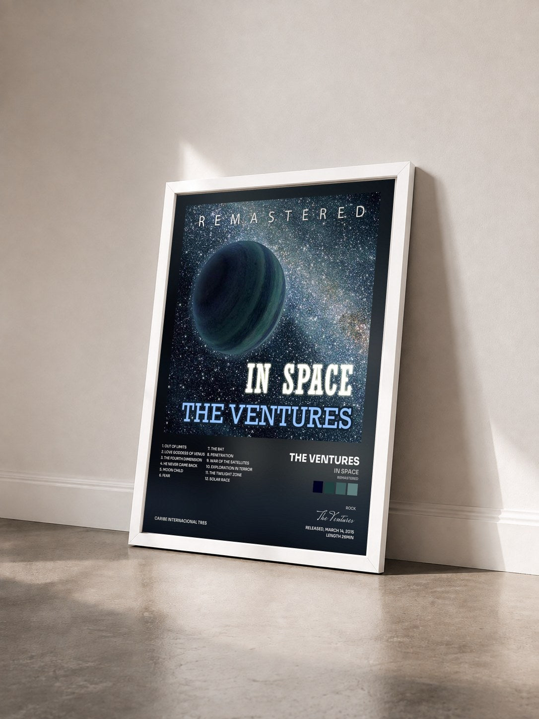 #blanc Tableau de l'album In Space (Remastered) de The Ventures vu de trois quarts, cadre blanc