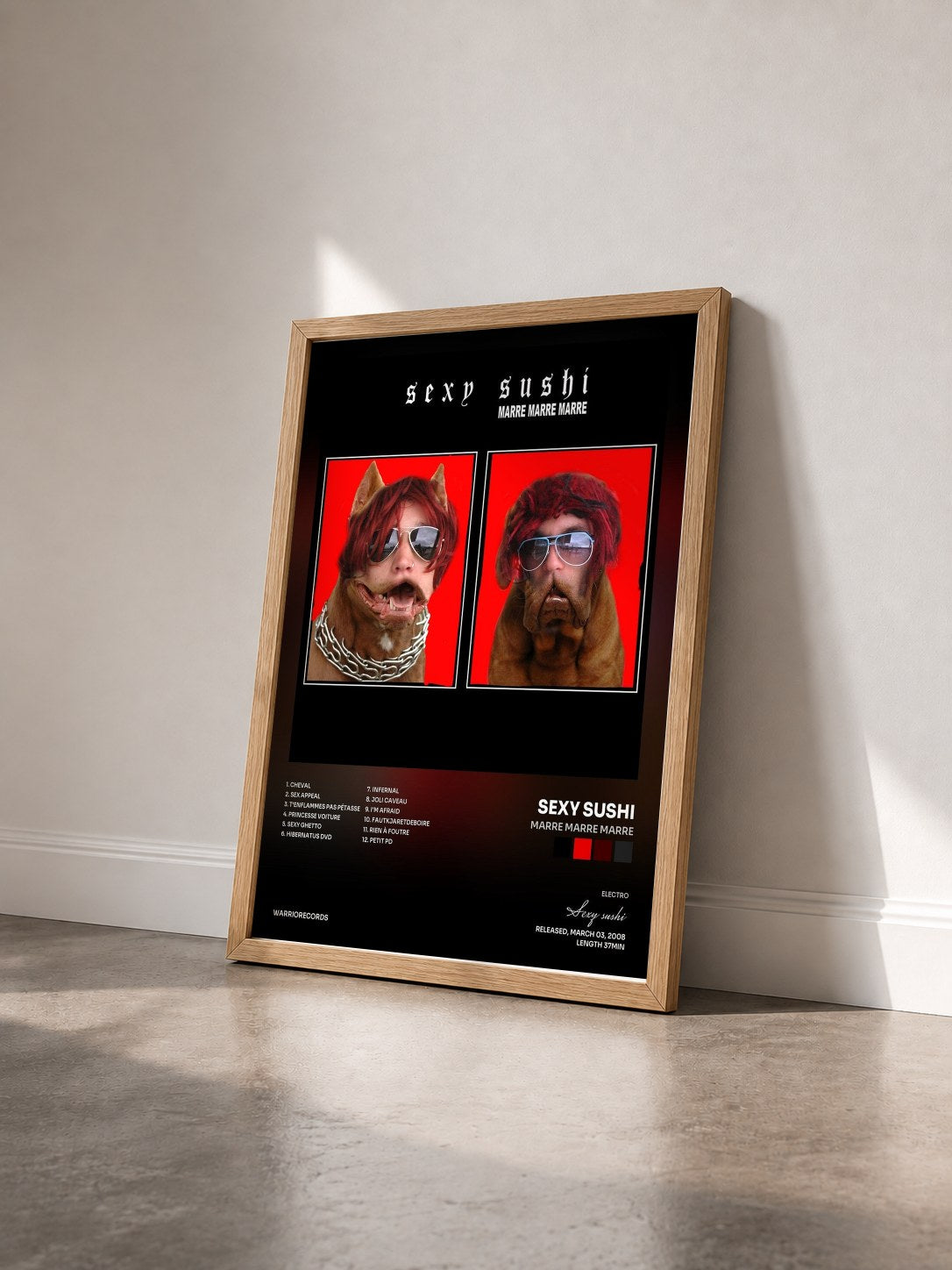 #bois Tableau de l'album Marre marre marre de Sexy sushi vu de trois quarts, cadre en bois brut