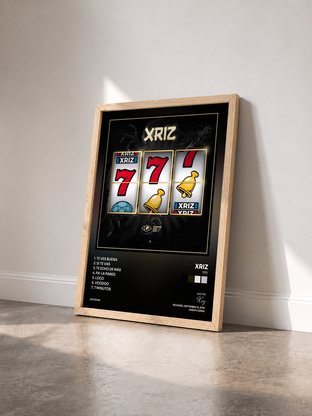 #bois Tableau de l'album 777 de Xriz vu de trois quarts, cadre en bois brut