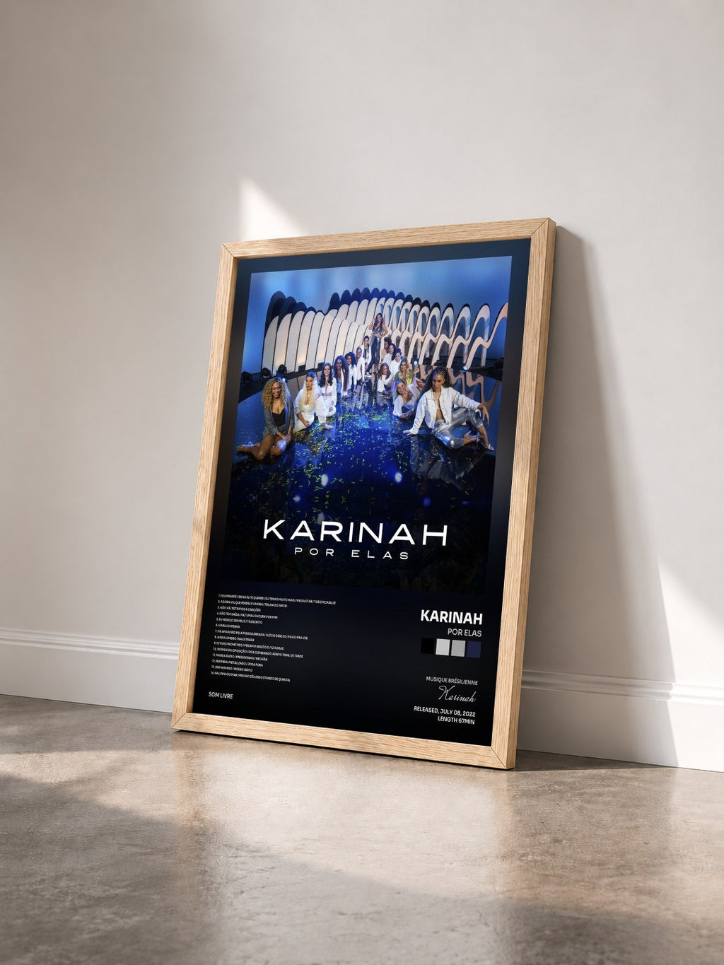 #bois Tableau de l'album Por Elas de Karinah vu de trois quarts, cadre en bois brut