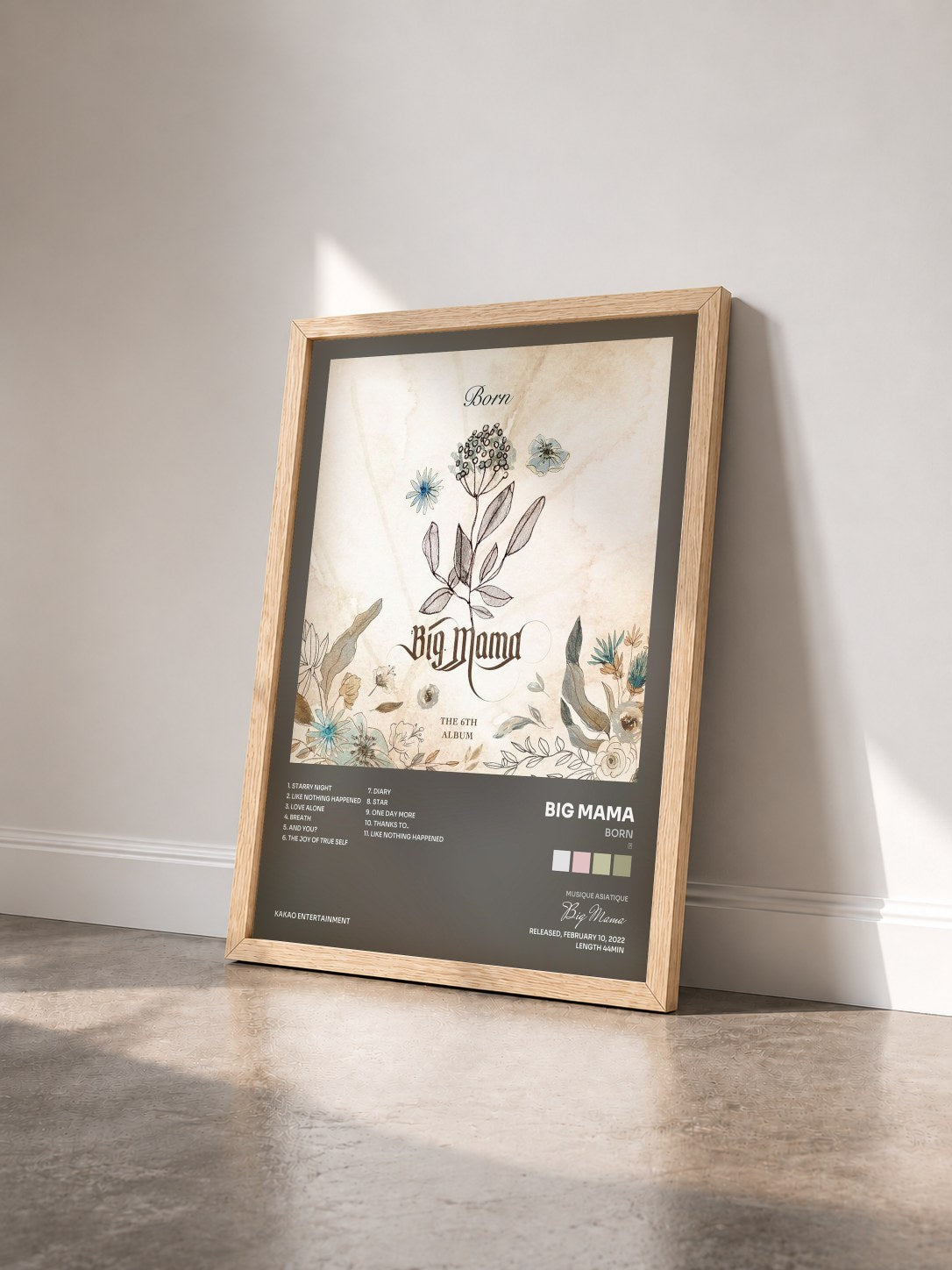 #bois Tableau de l'album Born (本) de Big Mama vu de trois quarts, cadre en bois brut
