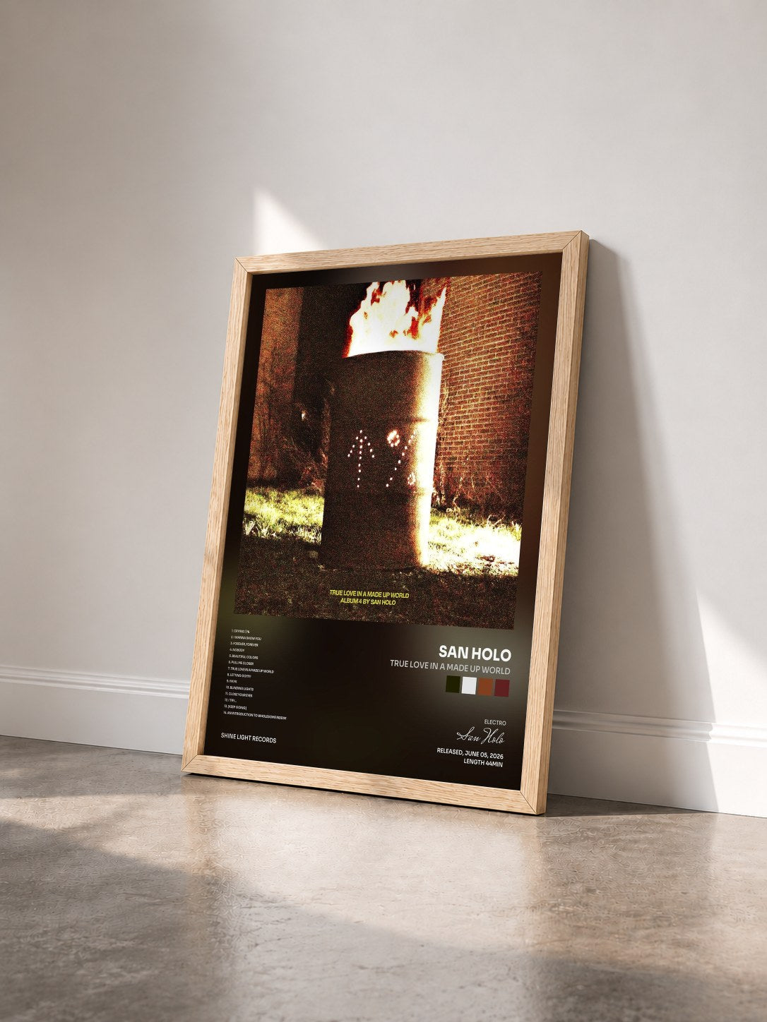 #bois Tableau de l'album TRUE LOVE IN A MADE UP WORLD de San Holo vu de trois quarts, cadre en bois brut