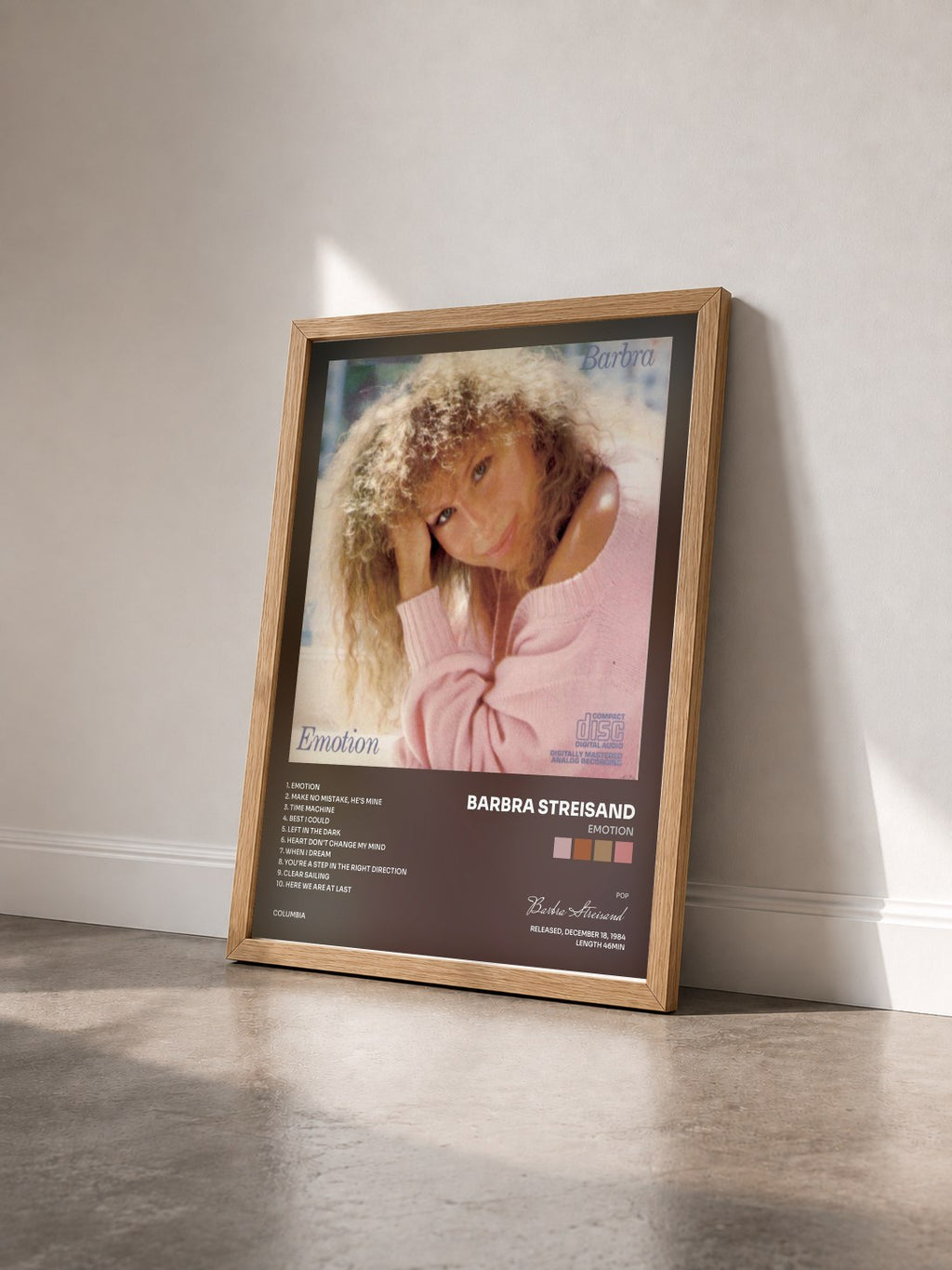 #bois Tableau de l'album Emotion de Barbra Streisand vu de trois quarts, cadre en bois brut