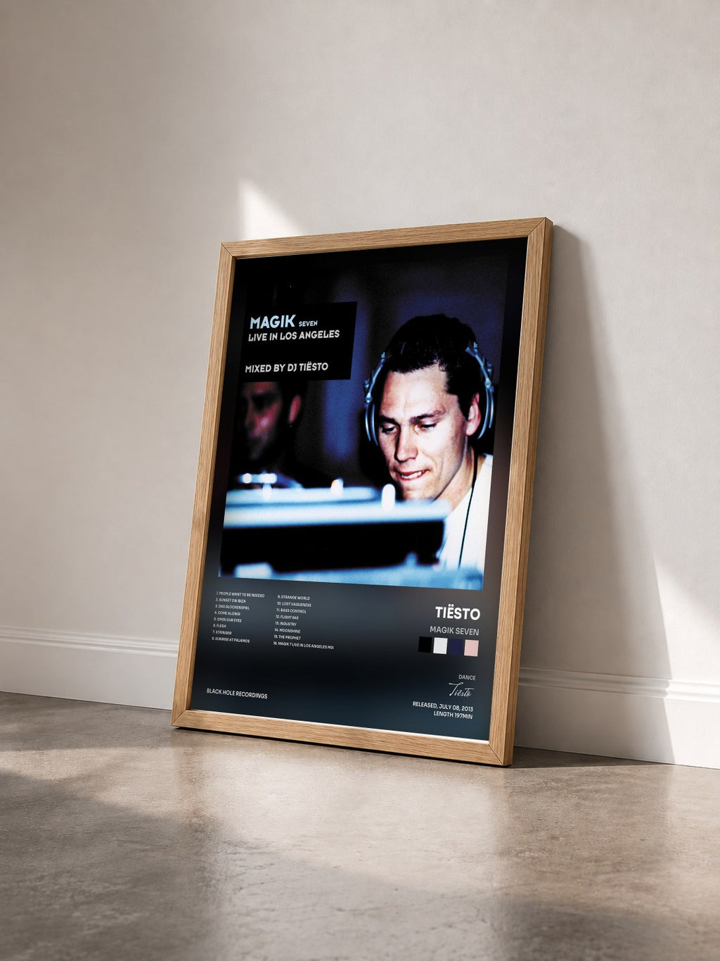 #bois Tableau de l'album Magik Seven de Tiësto vu de trois quarts, cadre en bois brut