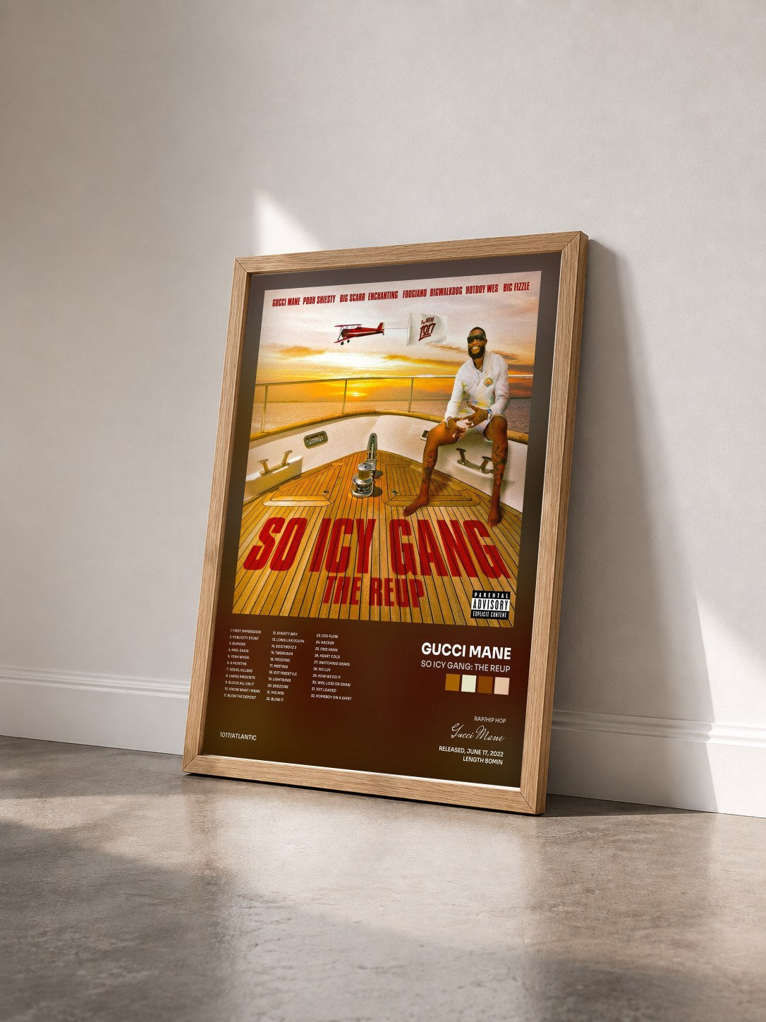 #bois Tableau de l'album So Icy Gang: The ReUp de Gucci Mane vu de trois quarts, cadre en bois brut