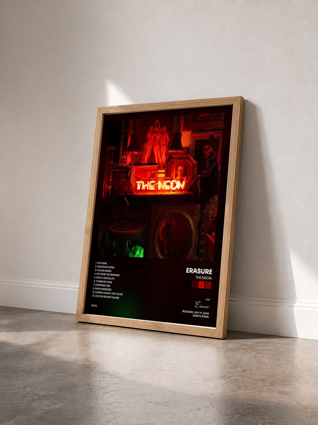 #bois Tableau de l'album The Neon de Erasure vu de trois quarts, cadre en bois brut