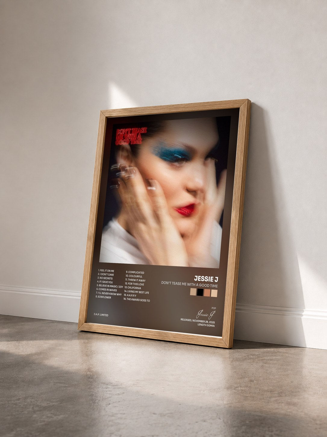 #bois Tableau de l'album Don't Tease Me With A Good Time de Jessie J vu de trois quarts, cadre en bois brut