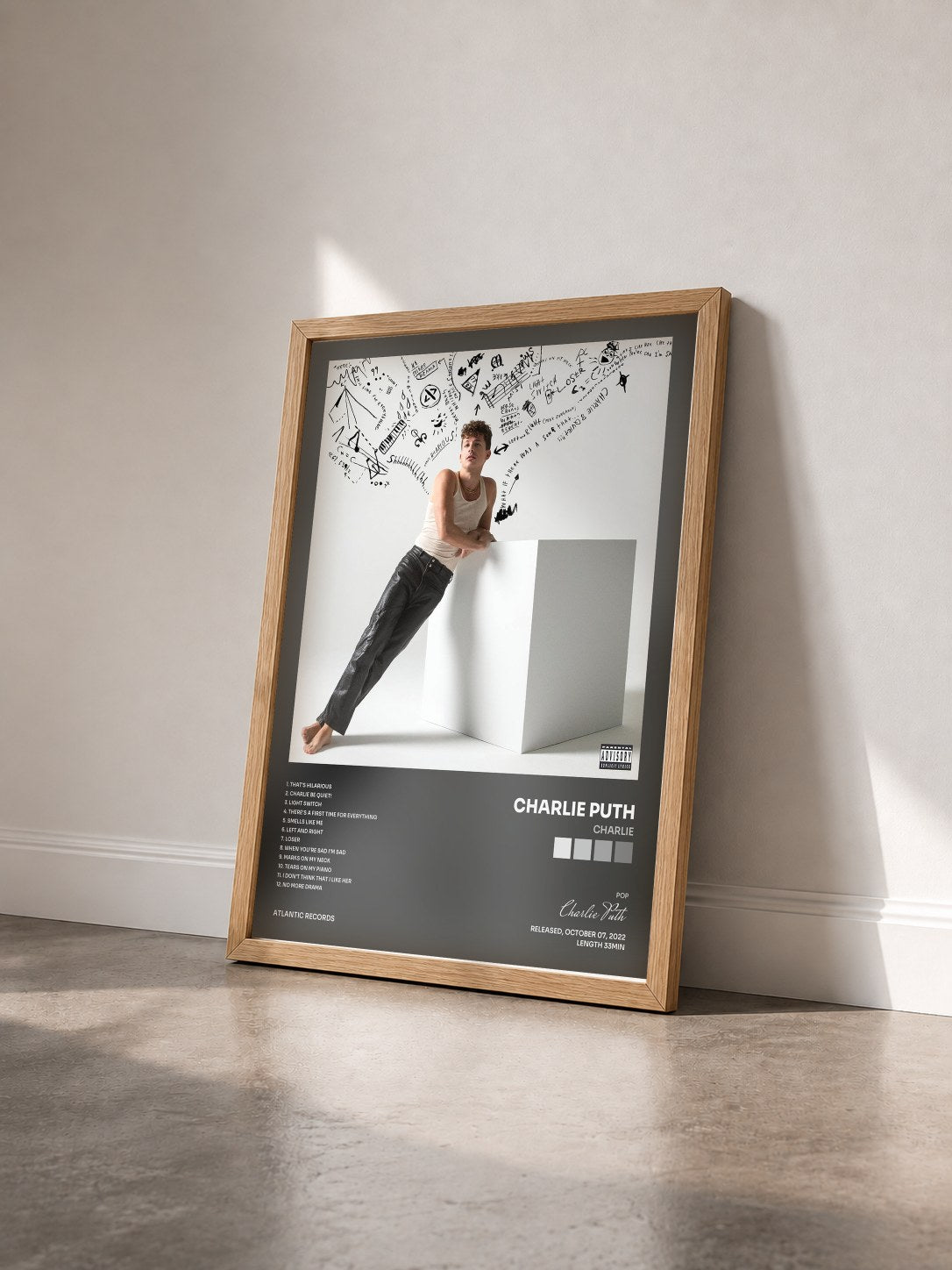 #bois Tableau de l'album CHARLIE de Charlie Puth vu de trois quarts, cadre en bois brut