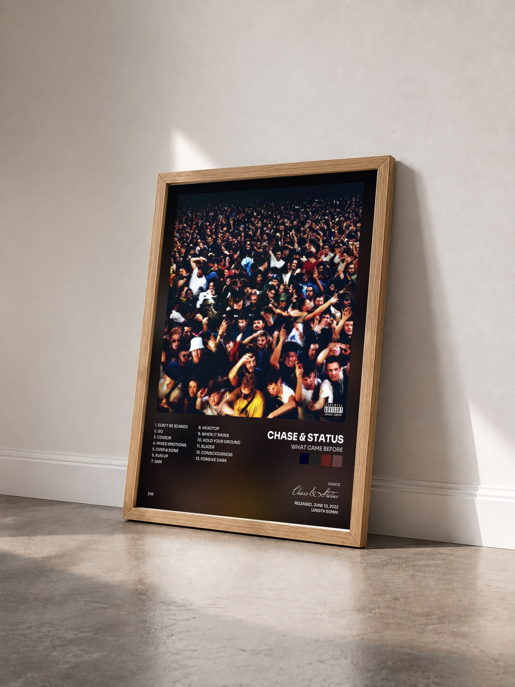 #bois Tableau de l'album What Came Before de Chase & Status vu de trois quarts, cadre en bois brut