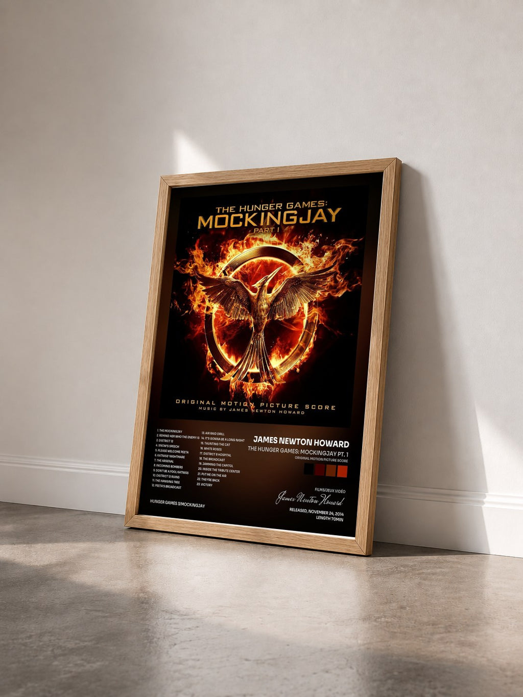 #bois Tableau de l'album The Hunger Games: Mockingjay Pt. 1 (Original Motion Picture Score) de James Newton Howard vu de trois quarts, cadre en bois brut