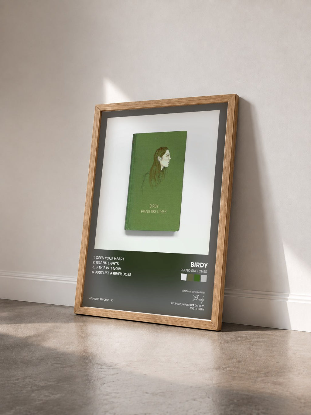 #bois Tableau de l'album Piano Sketches de Birdy vu de trois quarts, cadre en bois brut
