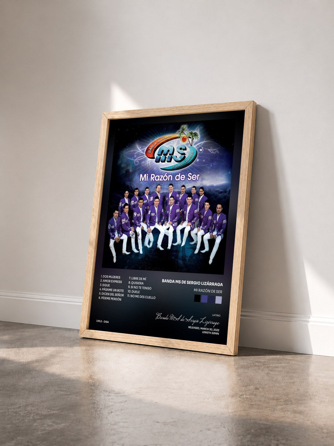 #bois Tableau de l'album Mi Razón De Ser de Banda MS de Sergio Lizárraga vu de trois quarts, cadre en bois brut