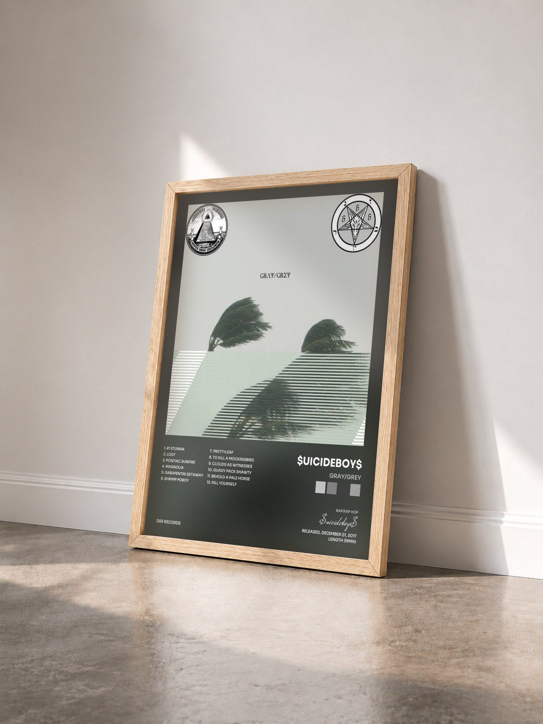 #bois Tableau de l'album Gray/Grey de $uicideboy$ vu de trois quarts, cadre en bois brut