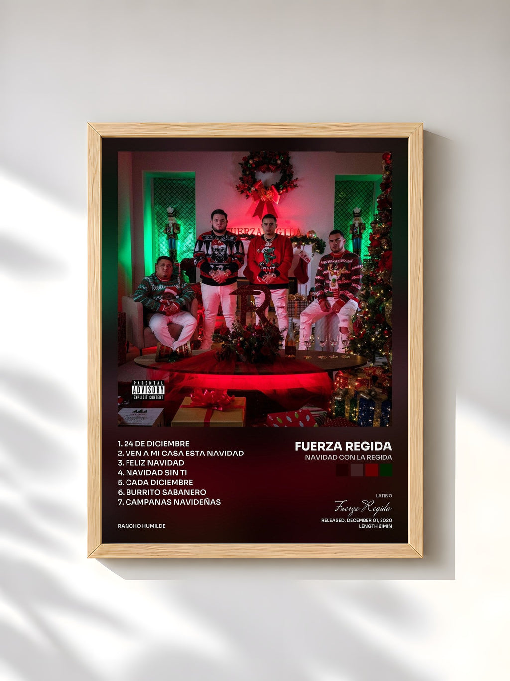 #bois Tableau de l'album Navidad Con La Regida de Fuerza Regida, cadre en bois brut, imprimé et encadré en France
