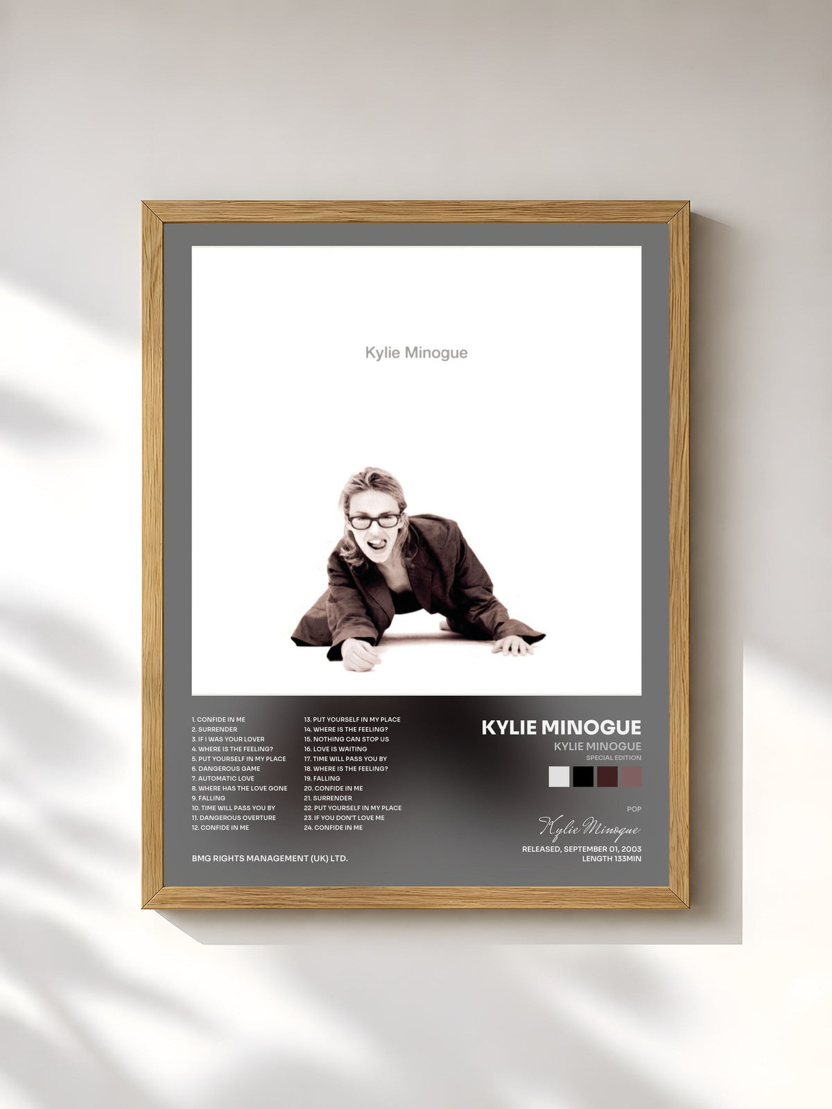 #bois Tableau de l'album Kylie Minogue (Special Edition) de Kylie Minogue, cadre en bois brut, imprimé et encadré en France