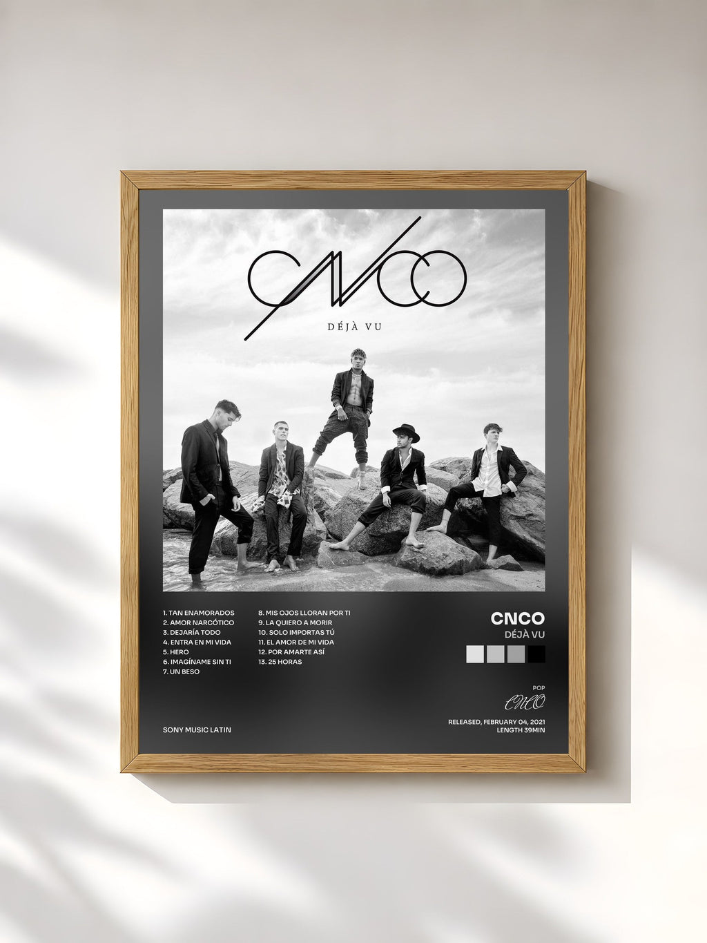 #bois Tableau de l'album Déjà Vu de CNCO, cadre en bois brut, imprimé et encadré en France