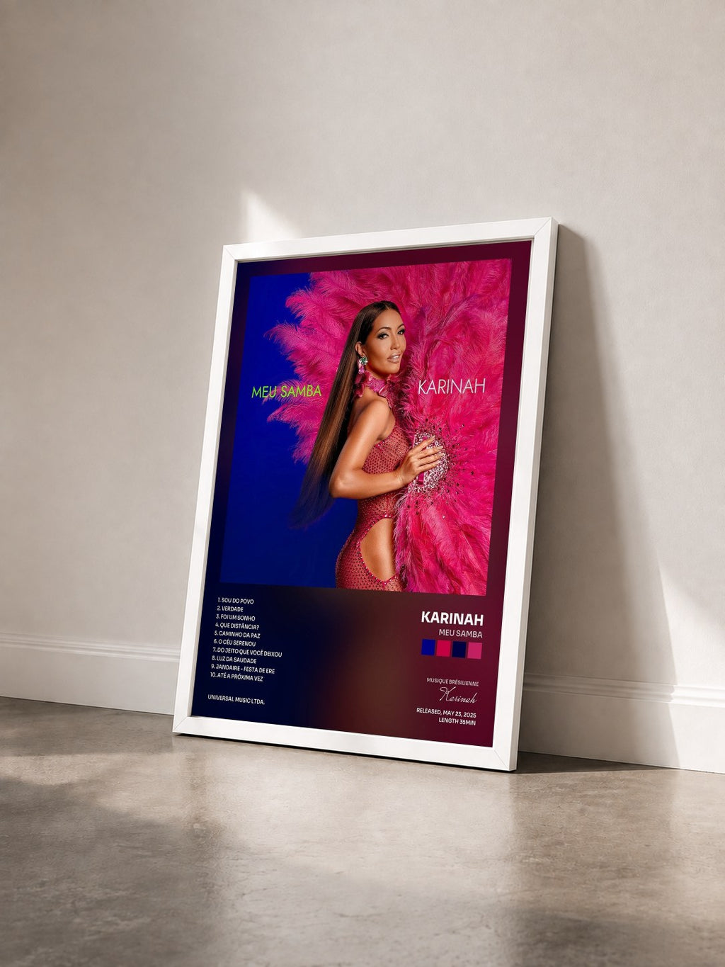 #blanc Tableau de l'album Meu Samba de Karinah vu de trois quarts, cadre blanc
