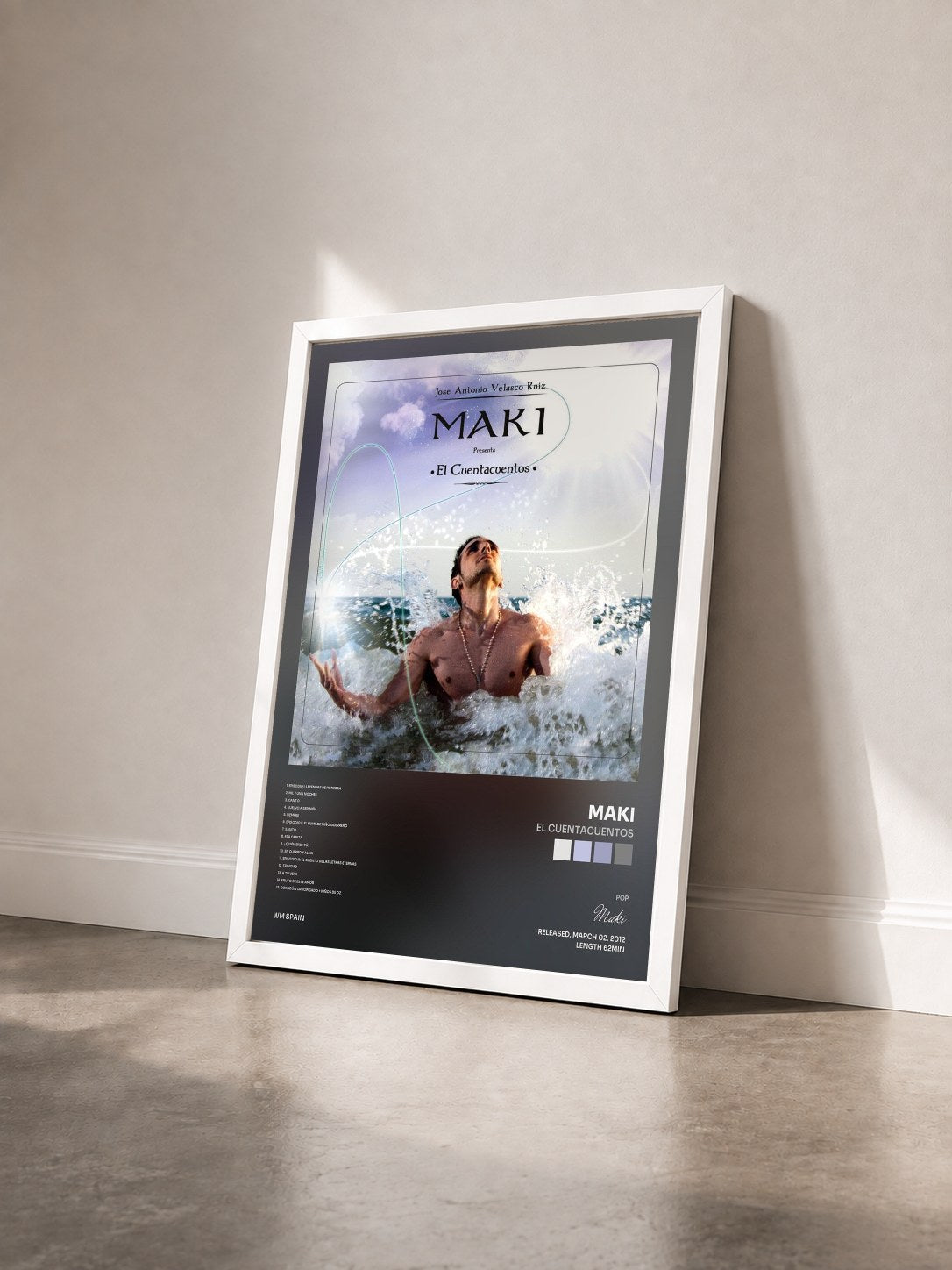 #blanc Tableau de l'album El cuentacuentos de Maki vu de trois quarts, cadre blanc