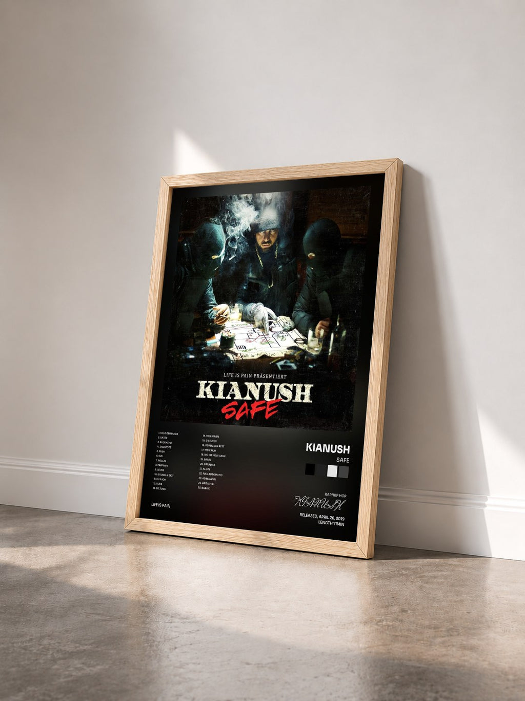 #bois Tableau de l'album Safe de KIANUSH vu de trois quarts, cadre en bois brut