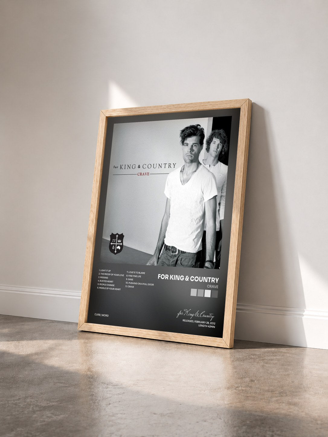 #bois Tableau de l'album Crave de for King & Country vu de trois quarts, cadre en bois brut