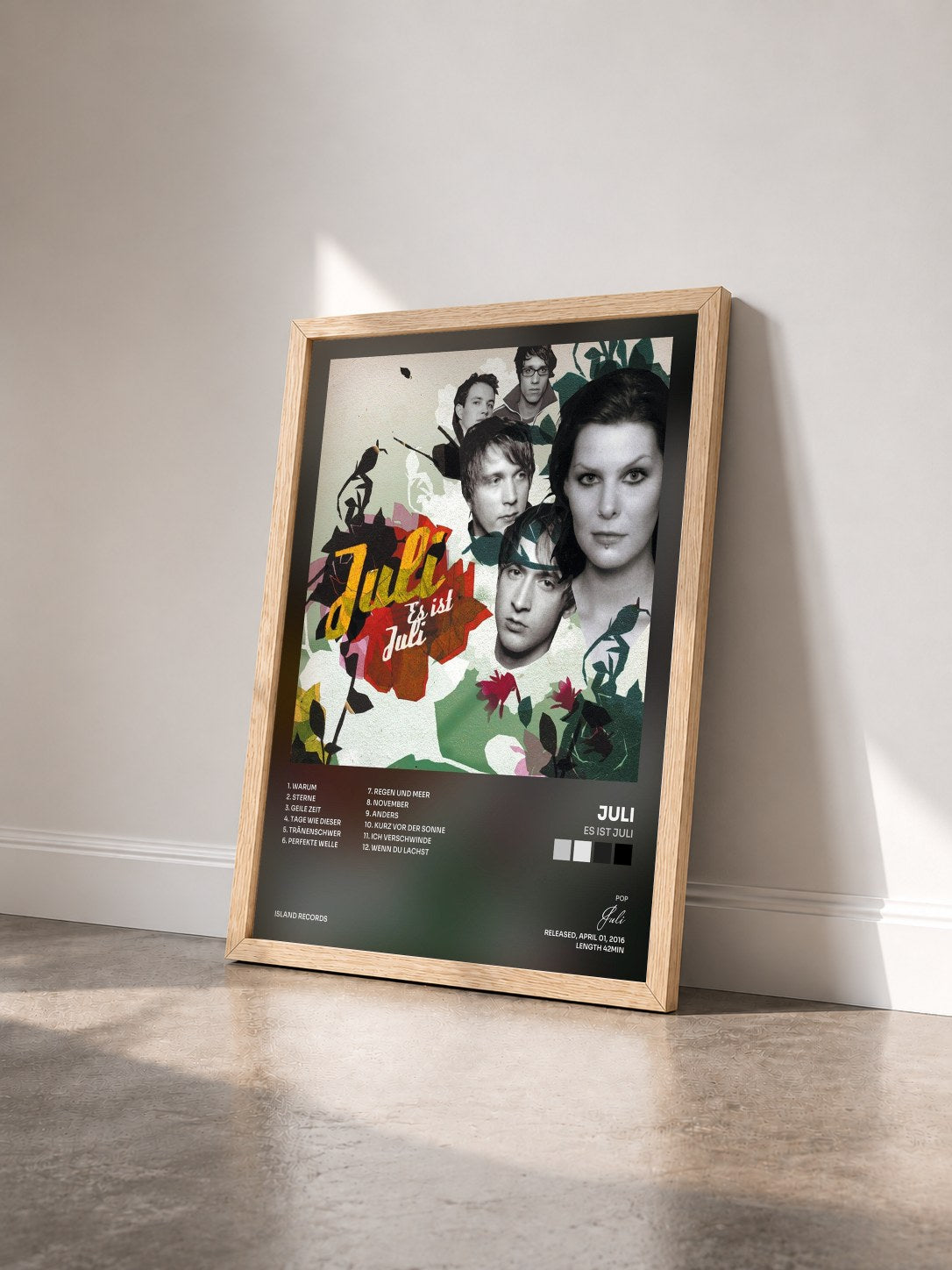 #bois Tableau de l'album Es ist Juli de Juli vu de trois quarts, cadre en bois brut
