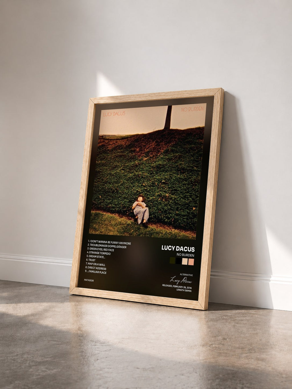 #bois Tableau de l'album No Burden de Lucy Dacus vu de trois quarts, cadre en bois brut