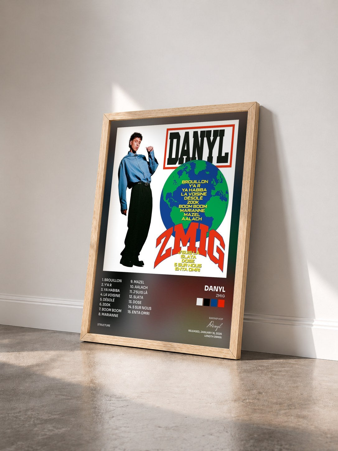 #bois Tableau de l'album ZMIG de Danyl vu de trois quarts, cadre en bois brut