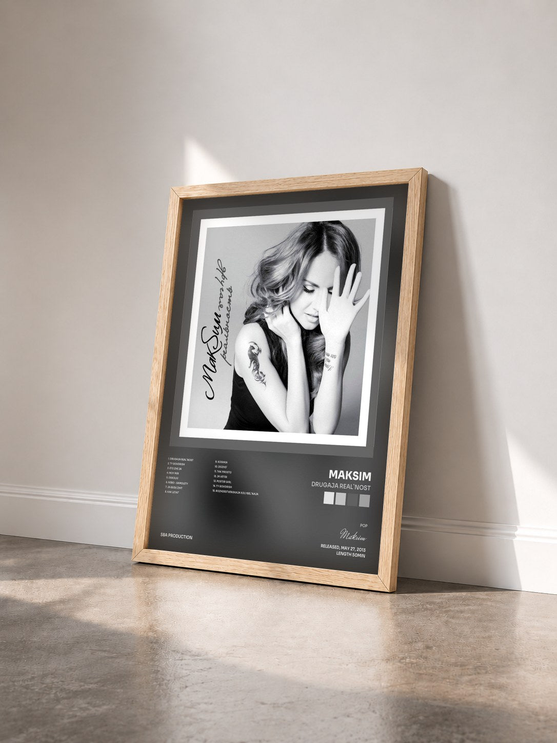 #bois Tableau de l'album Drugaja Real`nost de Maksim vu de trois quarts, cadre en bois brut