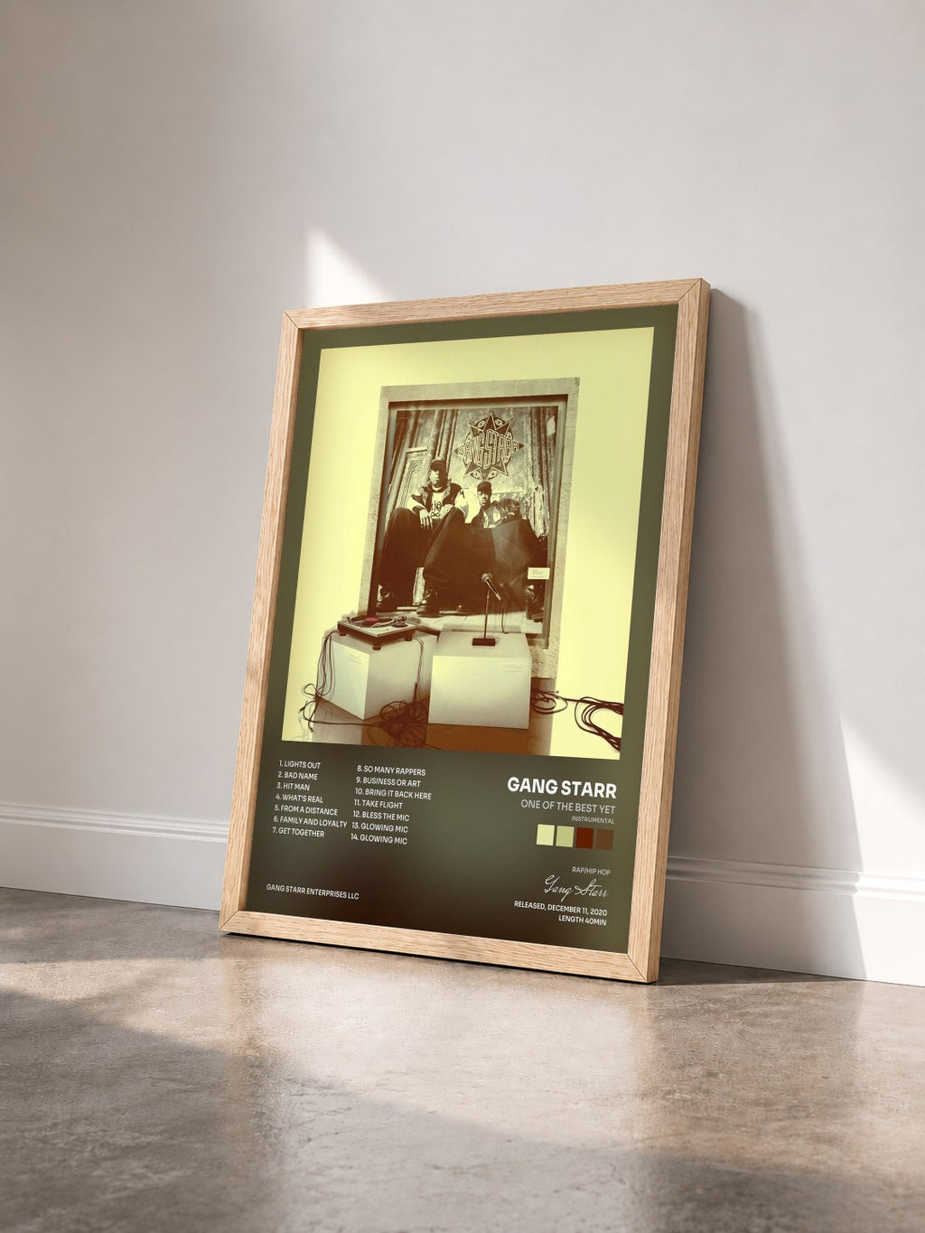 #bois Tableau de l'album One Of The Best Yet (Instrumental) de Gang Starr vu de trois quarts, cadre en bois brut