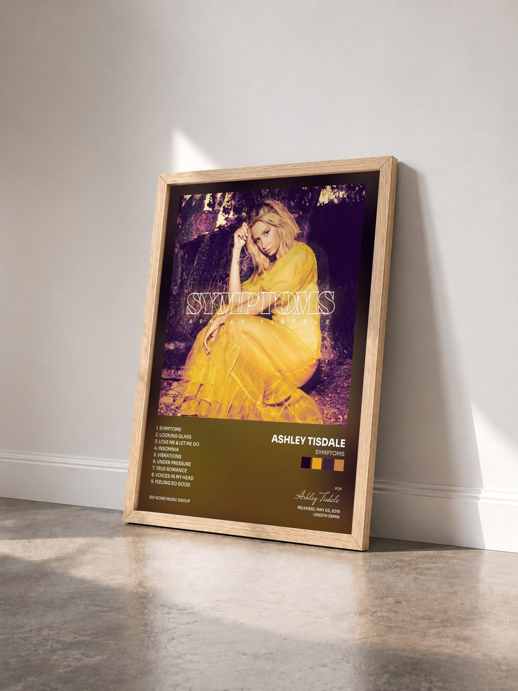 #bois Tableau de l'album Symptoms de Ashley Tisdale vu de trois quarts, cadre en bois brut