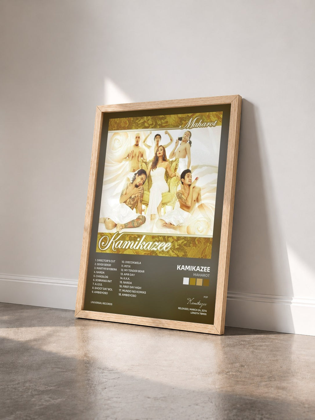 #bois Tableau de l'album Maharot de Kamikazee vu de trois quarts, cadre en bois brut
