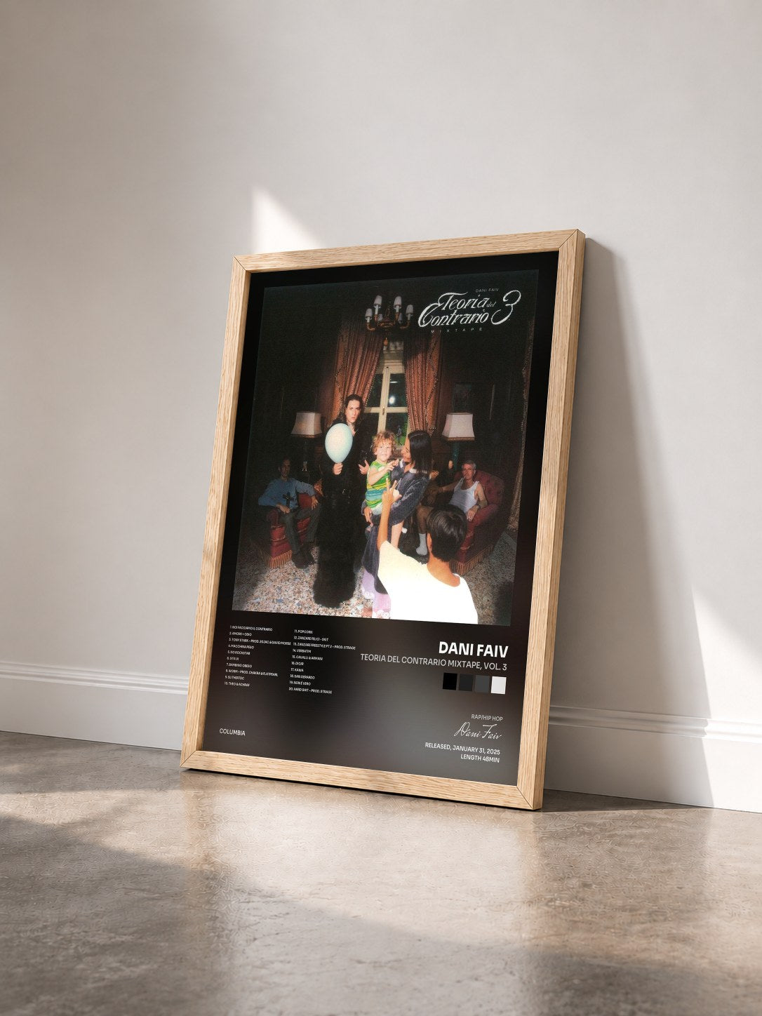 #bois Tableau de l'album Teoria Del Contrario Mixtape, Vol. 3 de Dani Faiv vu de trois quarts, cadre en bois brut