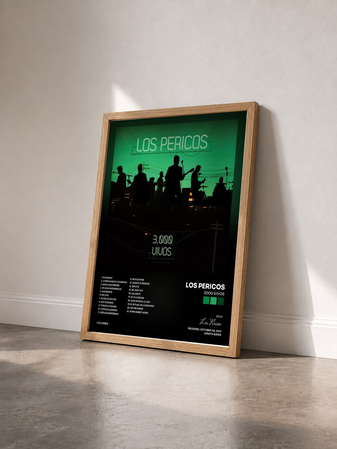 #bois Tableau de l'album 3000 Vivos de Los Pericos vu de trois quarts, cadre en bois brut