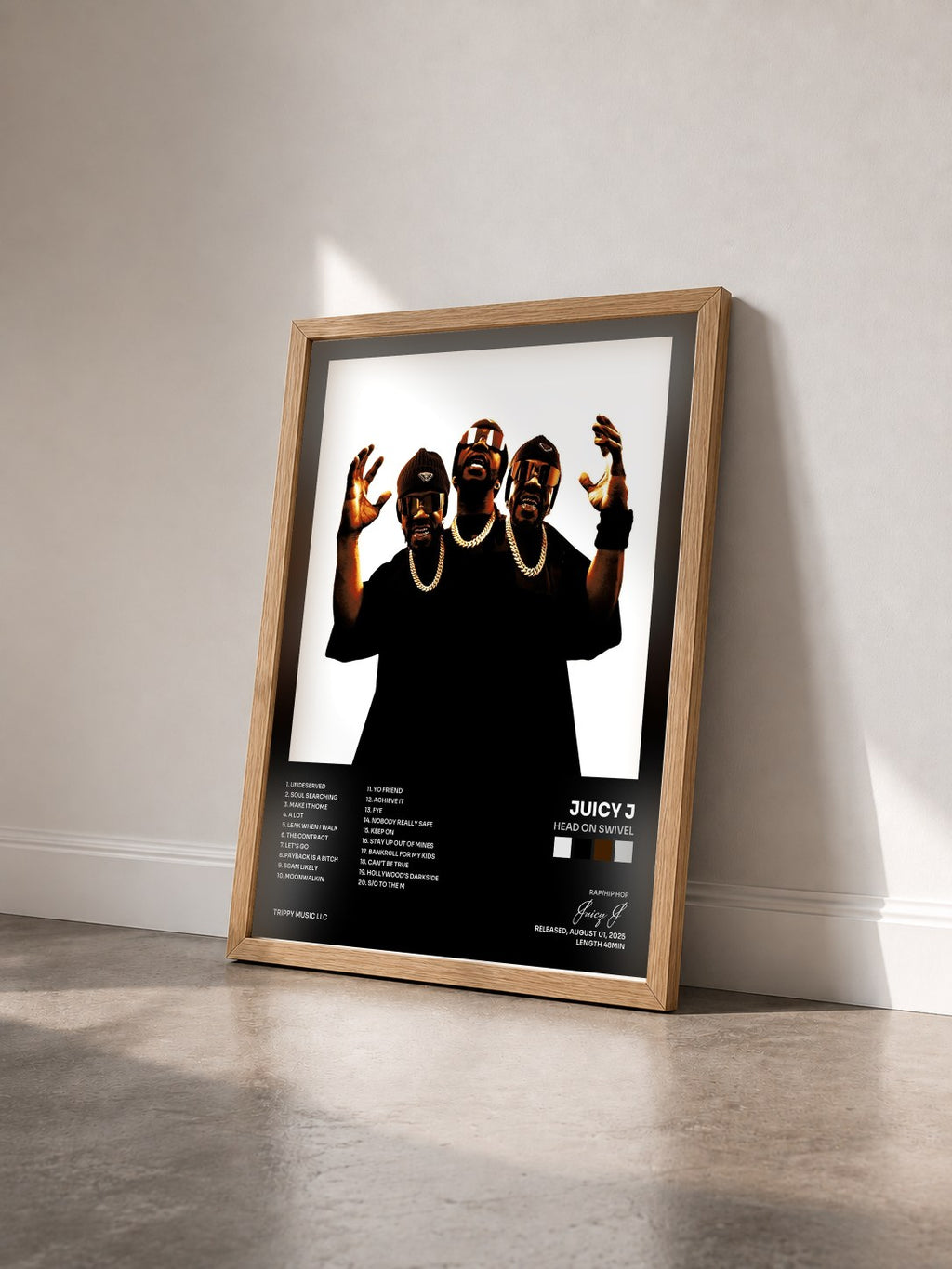 #bois Tableau de l'album Head On Swivel de Juicy J vu de trois quarts, cadre en bois brut