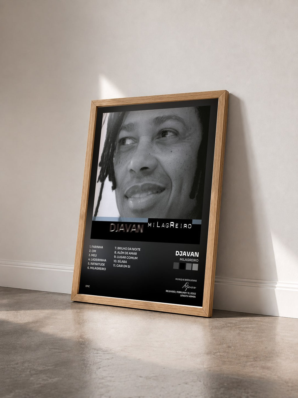 #bois Tableau de l'album Milagreiro de Djavan vu de trois quarts, cadre en bois brut
