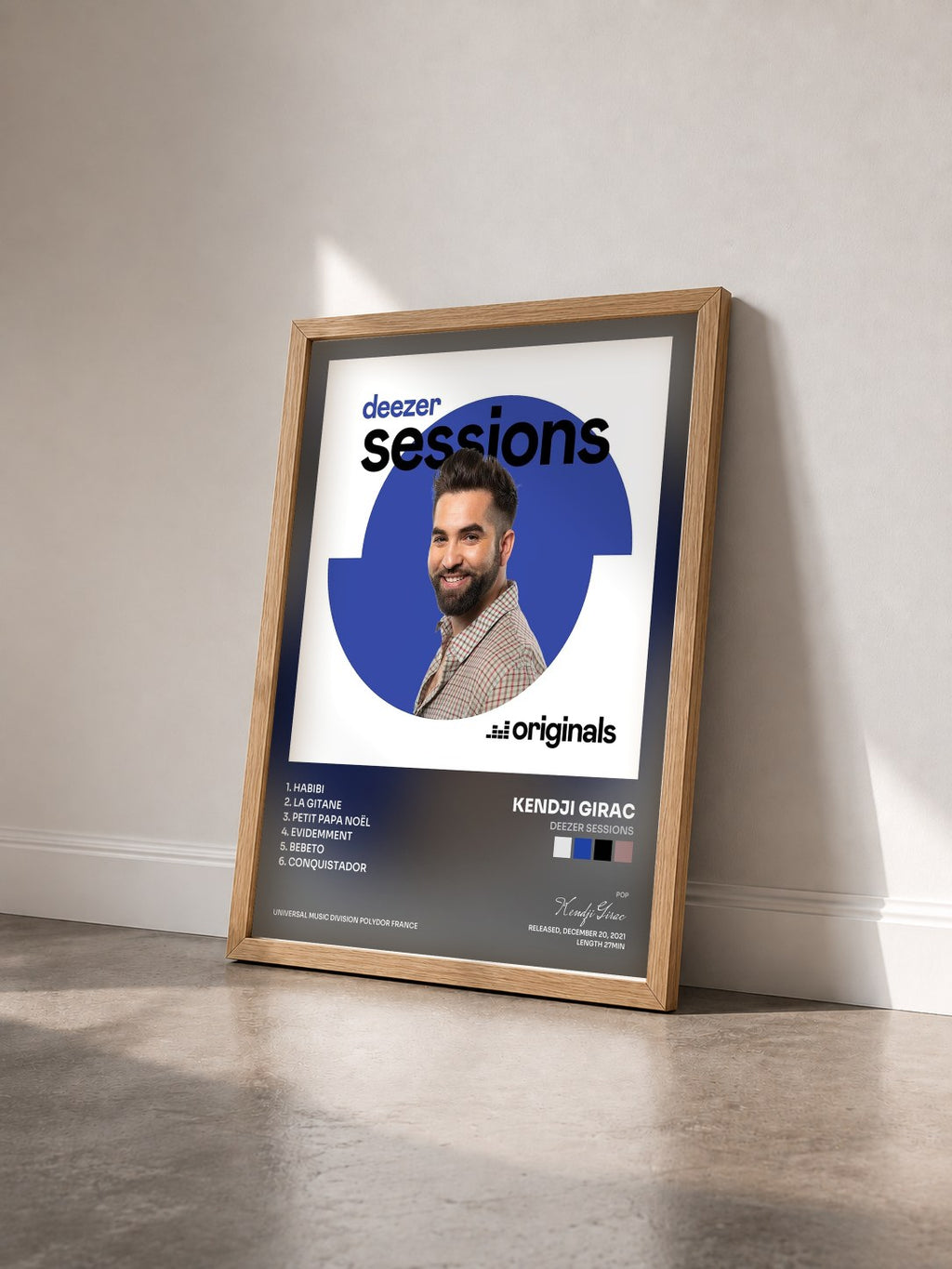 #bois Tableau de l'album Deezer Sessions de Kendji Girac vu de trois quarts, cadre en bois brut