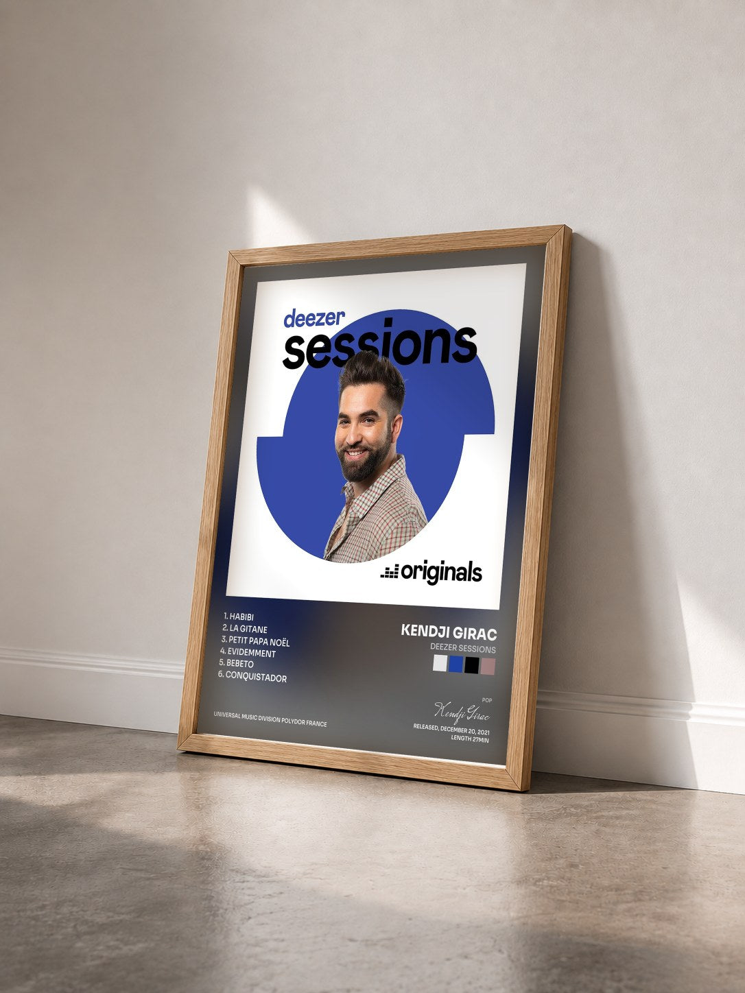#bois Tableau de l'album Deezer Sessions de Kendji Girac vu de trois quarts, cadre en bois brut