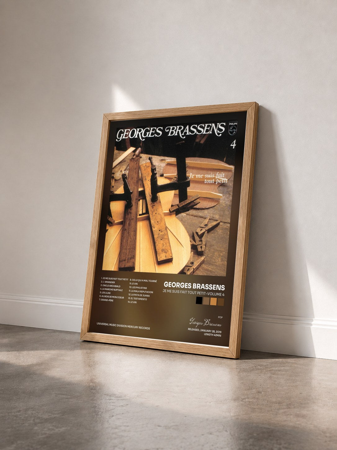 #bois Tableau de l'album Je Me Suis Fait Tout Petit-Volume 4 de Georges Brassens vu de trois quarts, cadre en bois brut