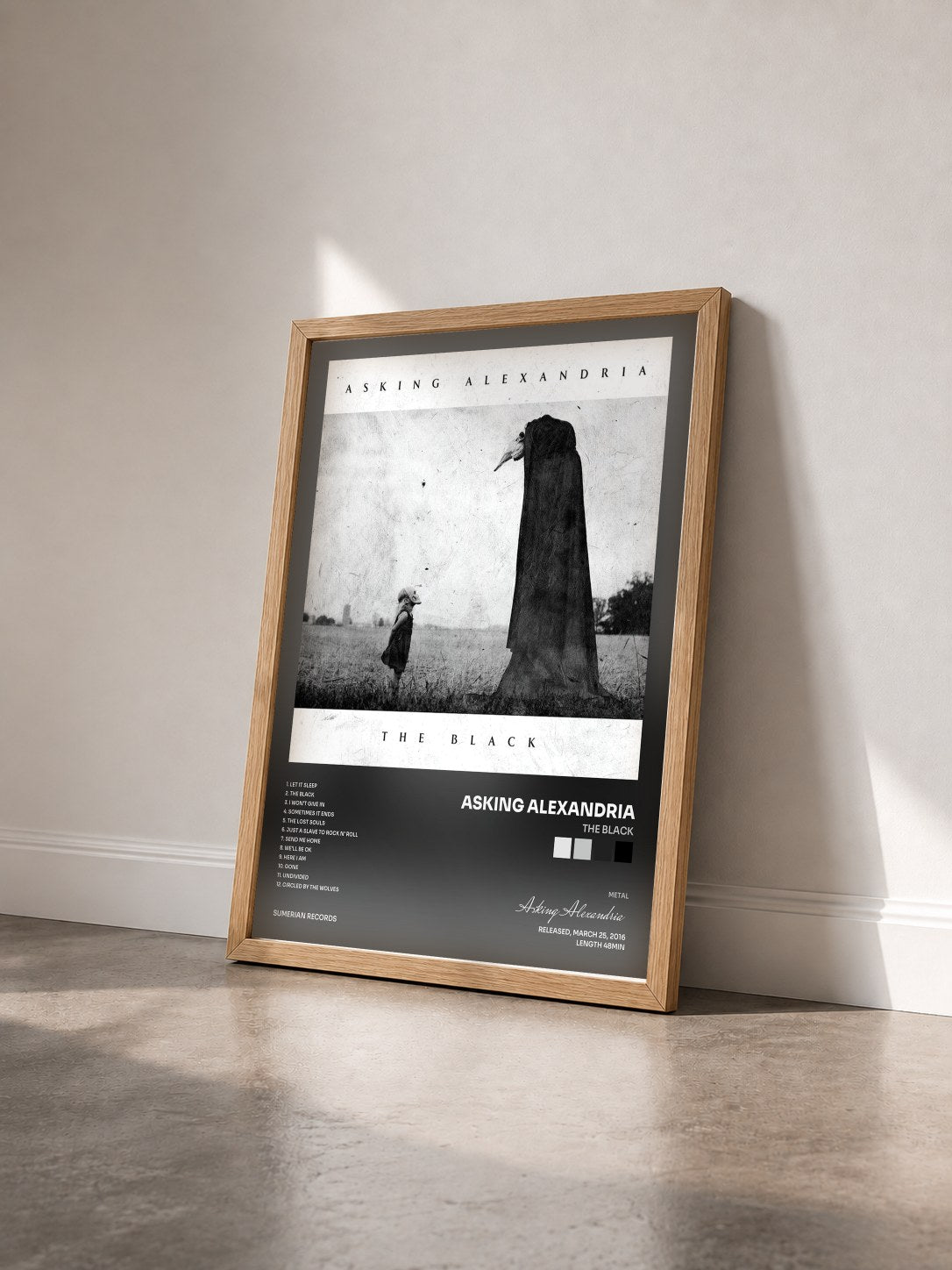 #bois Tableau de l'album The Black de Asking Alexandria vu de trois quarts, cadre en bois brut