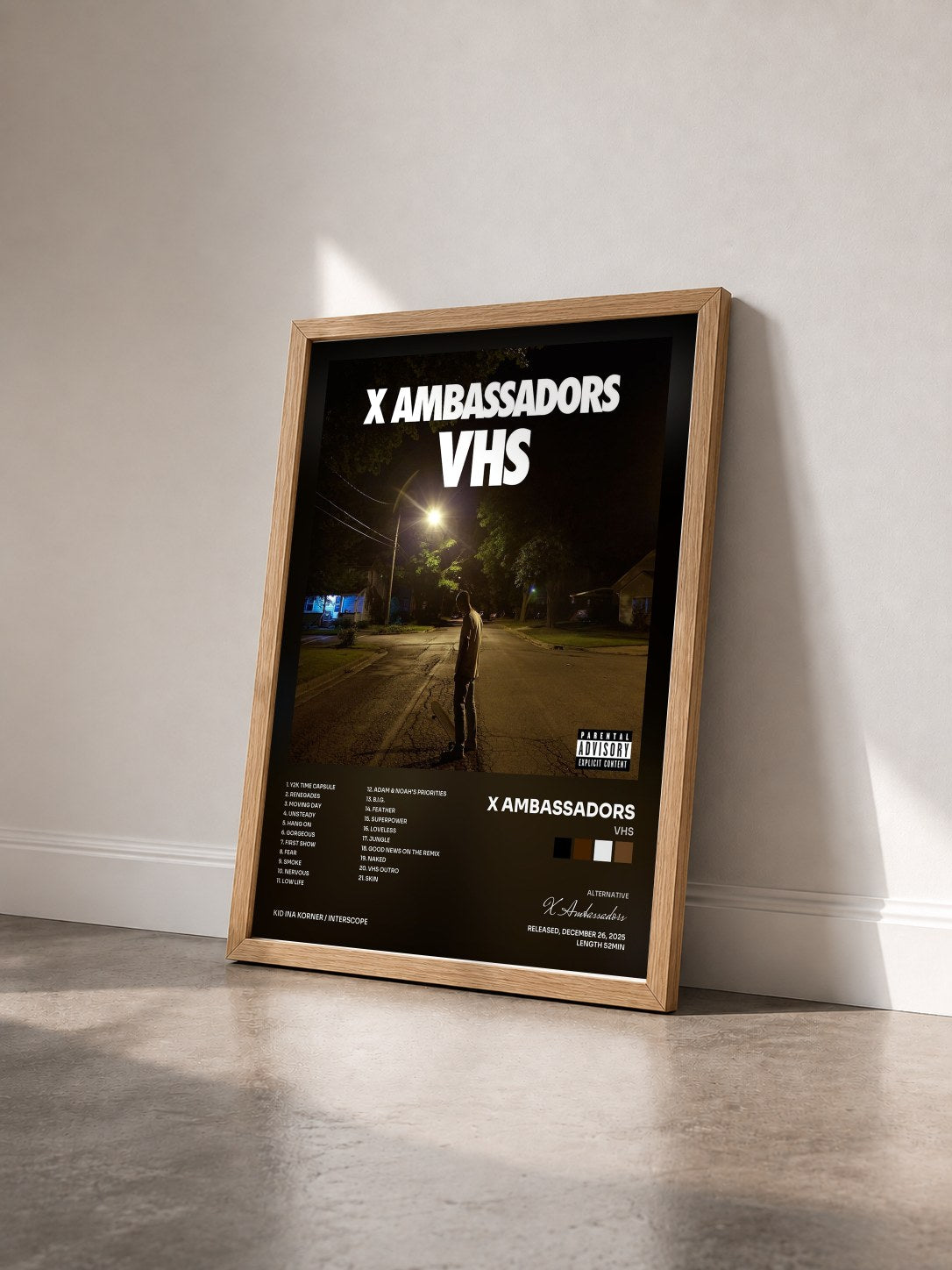 #bois Tableau de l'album VHS de X Ambassadors vu de trois quarts, cadre en bois brut