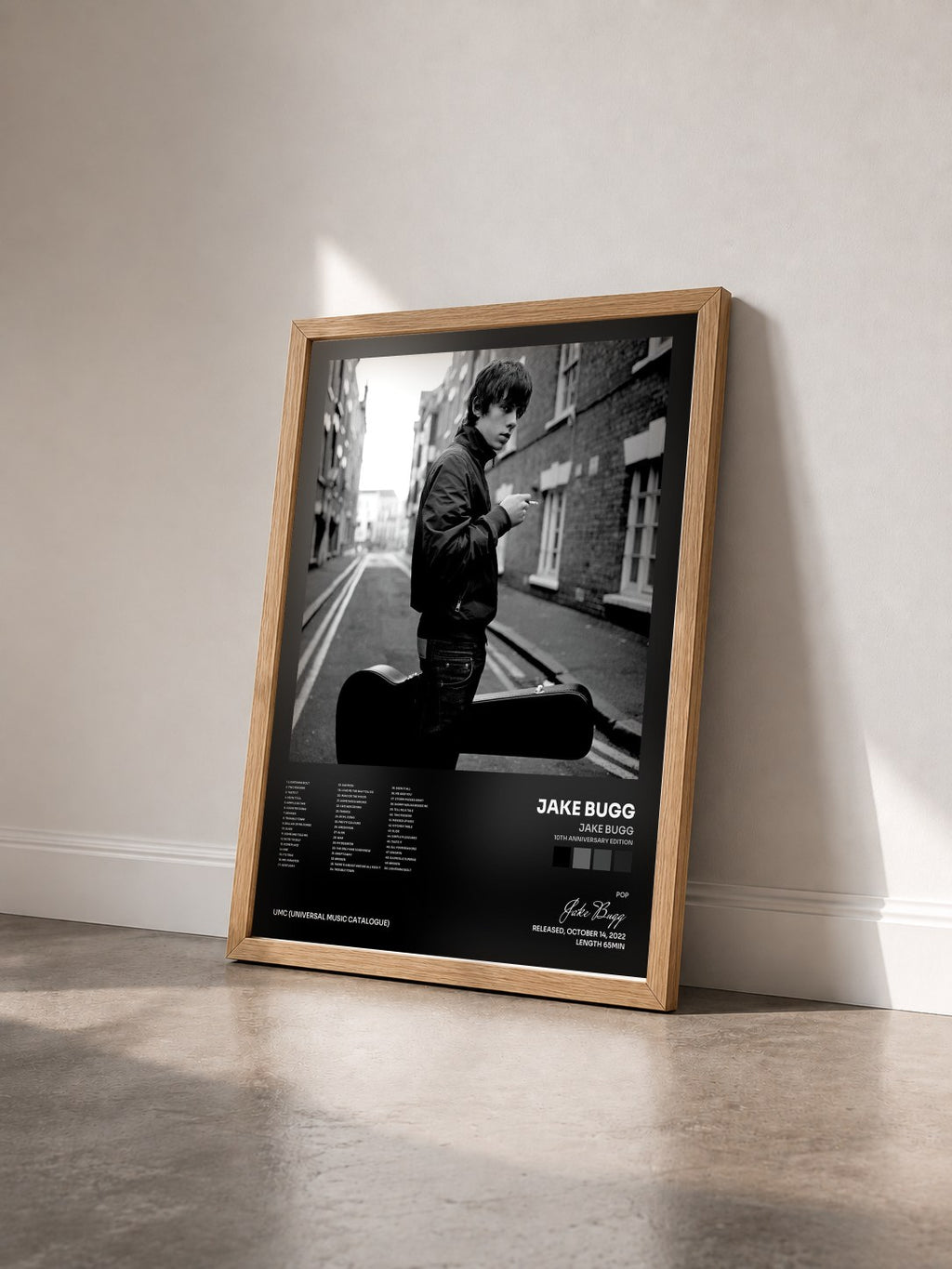 #bois Tableau de l'album Jake Bugg (10th Anniversary Edition) de Jake Bugg vu de trois quarts, cadre en bois brut