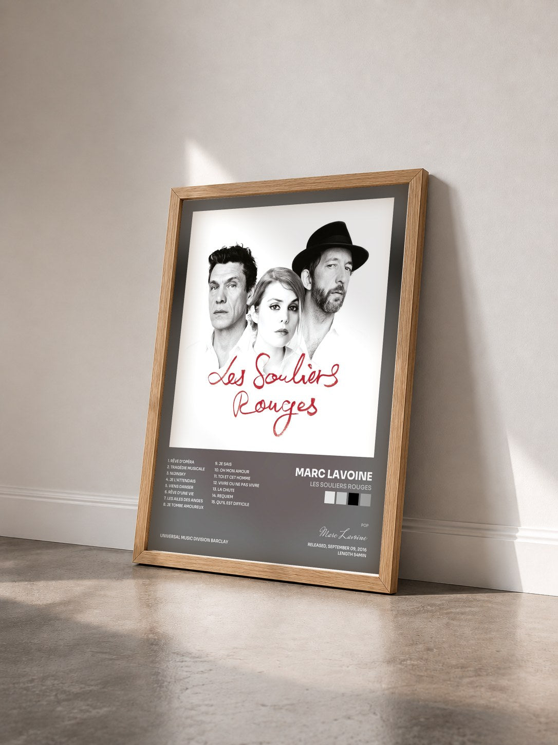#bois Tableau de l'album Les souliers rouges de Marc Lavoine vu de trois quarts, cadre en bois brut