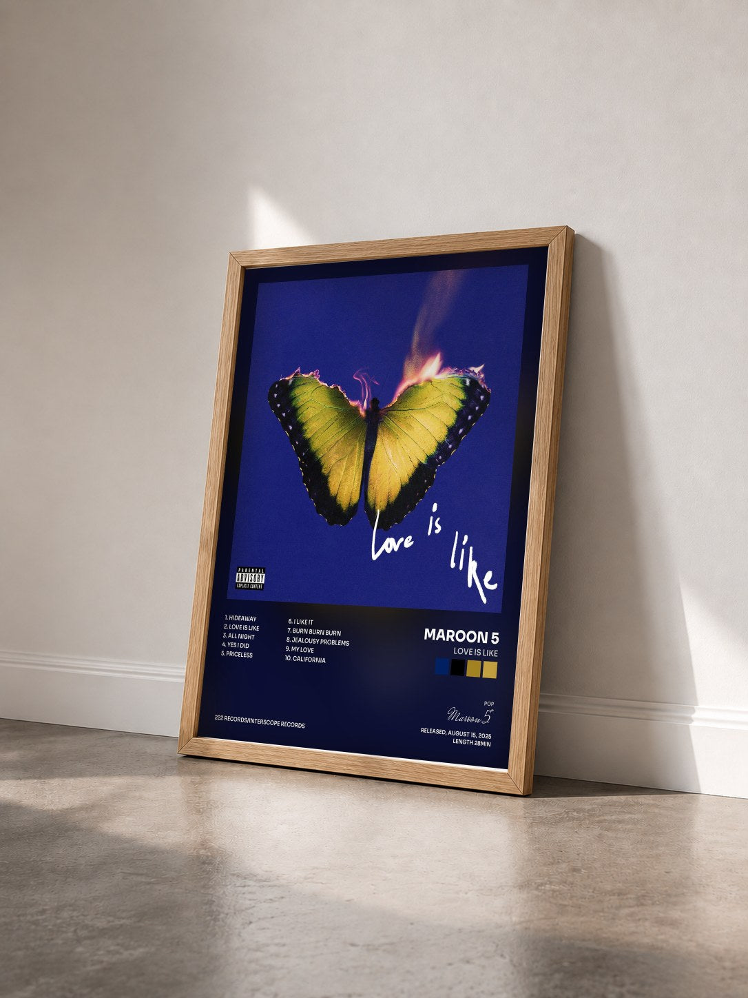 #bois Tableau de l'album Love Is Like de Maroon 5 vu de trois quarts, cadre en bois brut