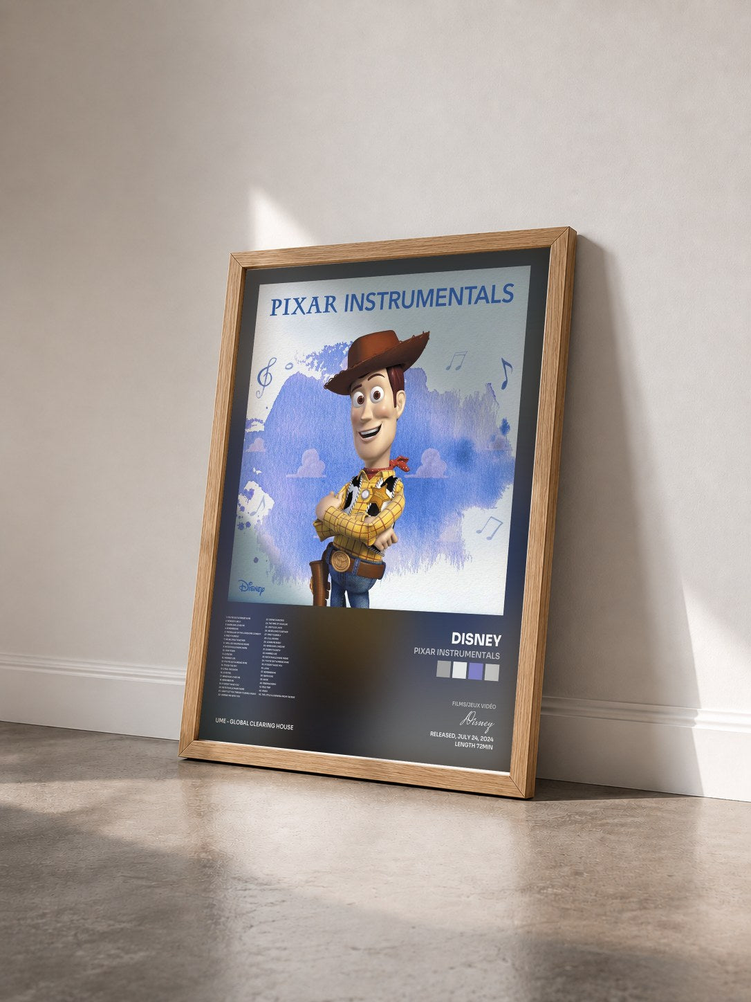 #bois Tableau de l'album Pixar Instrumentals de Disney vu de trois quarts, cadre en bois brut