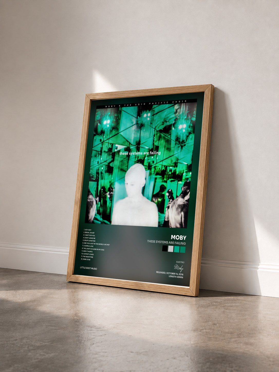 #bois Tableau de l'album These Systems Are Failing de Moby vu de trois quarts, cadre en bois brut