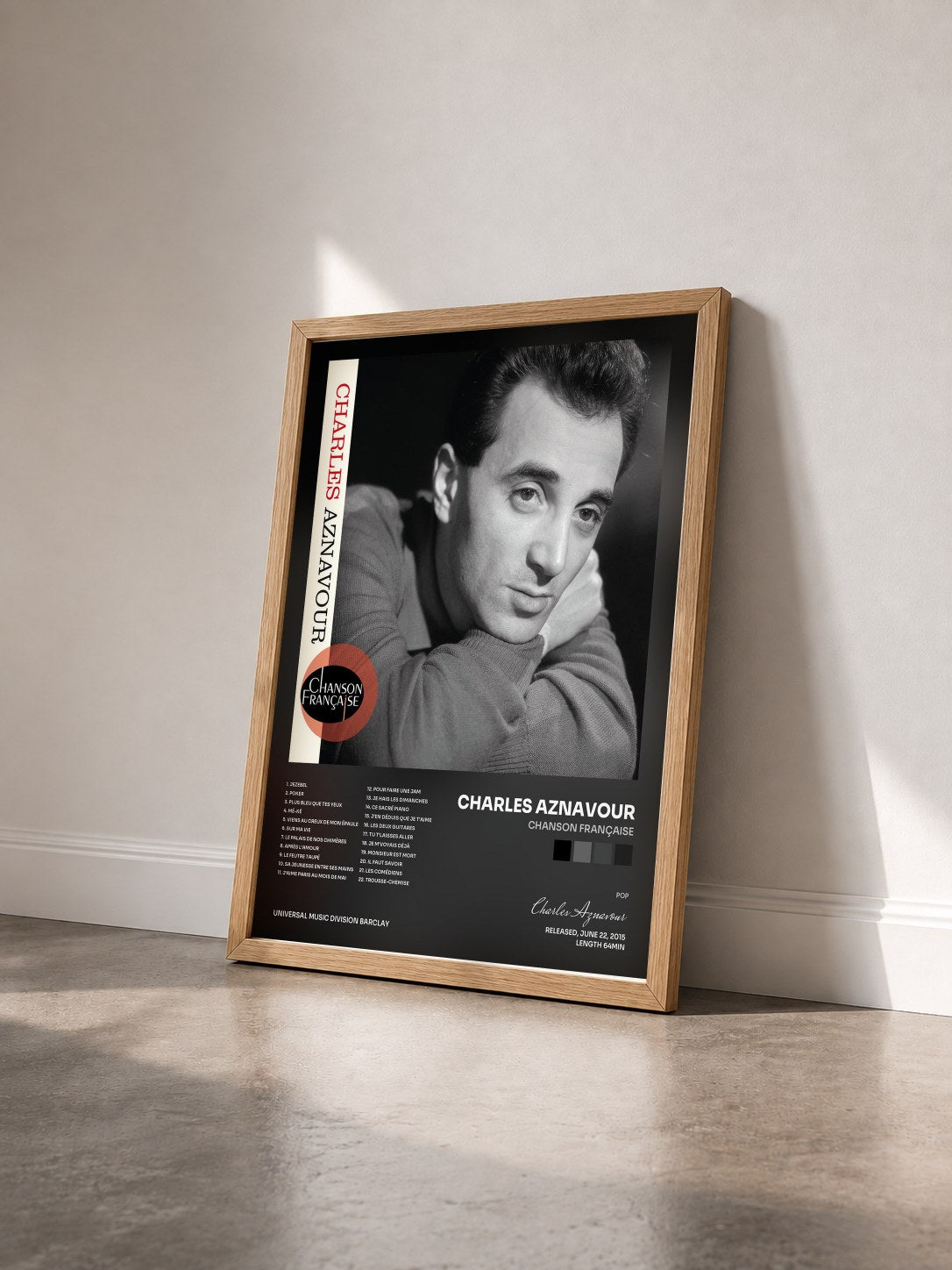 #bois Tableau de l'album Chanson française de Charles Aznavour vu de trois quarts, cadre en bois brut