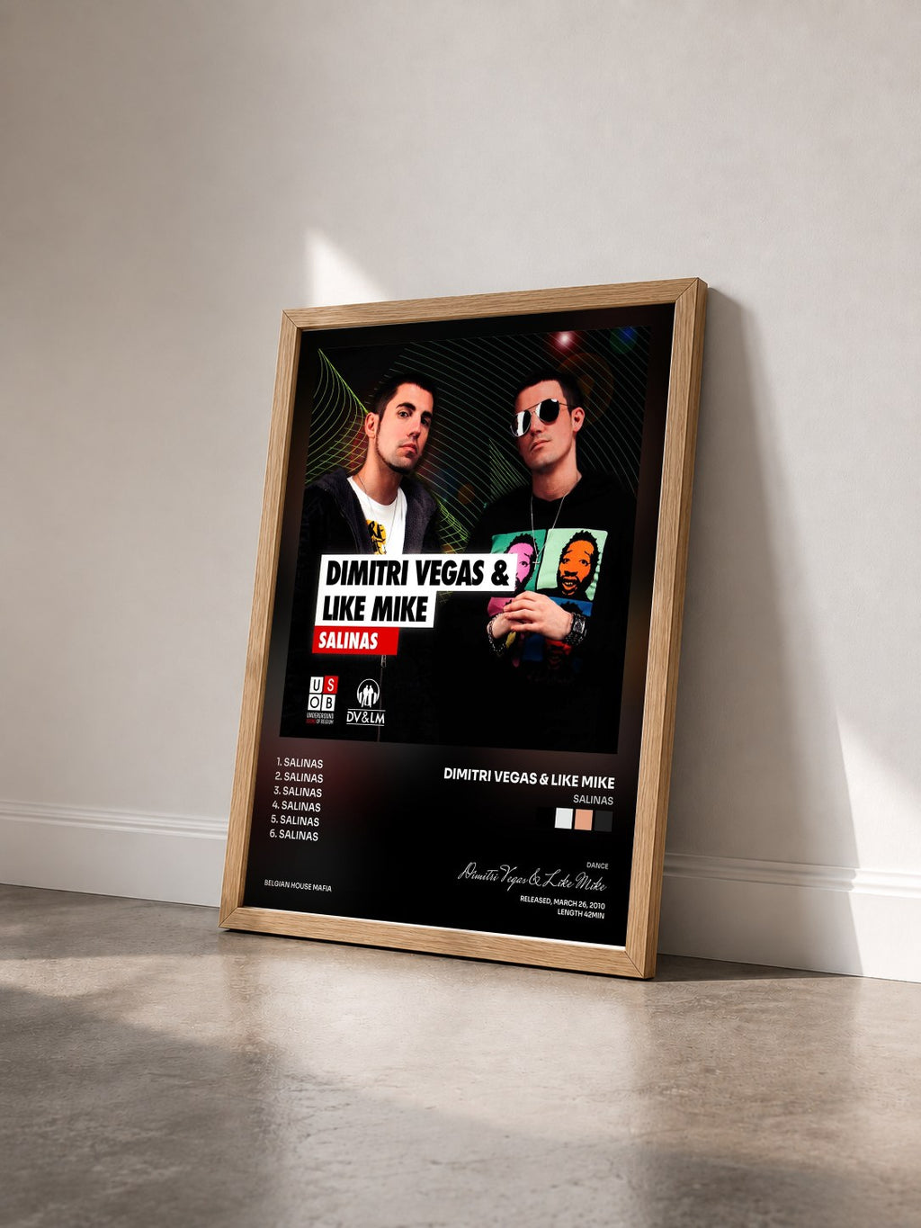 #bois Tableau de l'album Salinas de Dimitri Vegas & Like Mike vu de trois quarts, cadre en bois brut