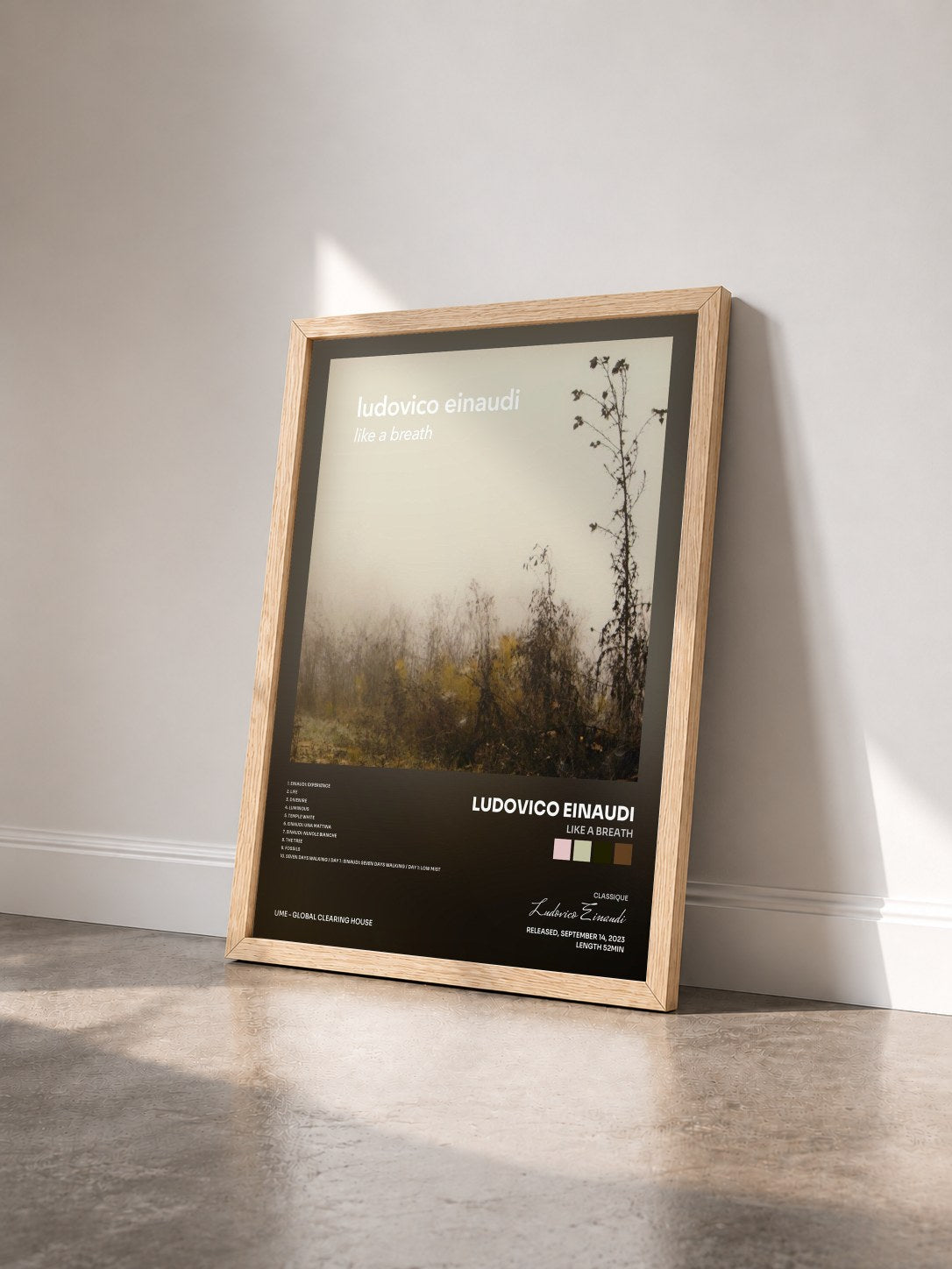 #bois Tableau de l'album Like A Breath de Ludovico Einaudi vu de trois quarts, cadre en bois brut
