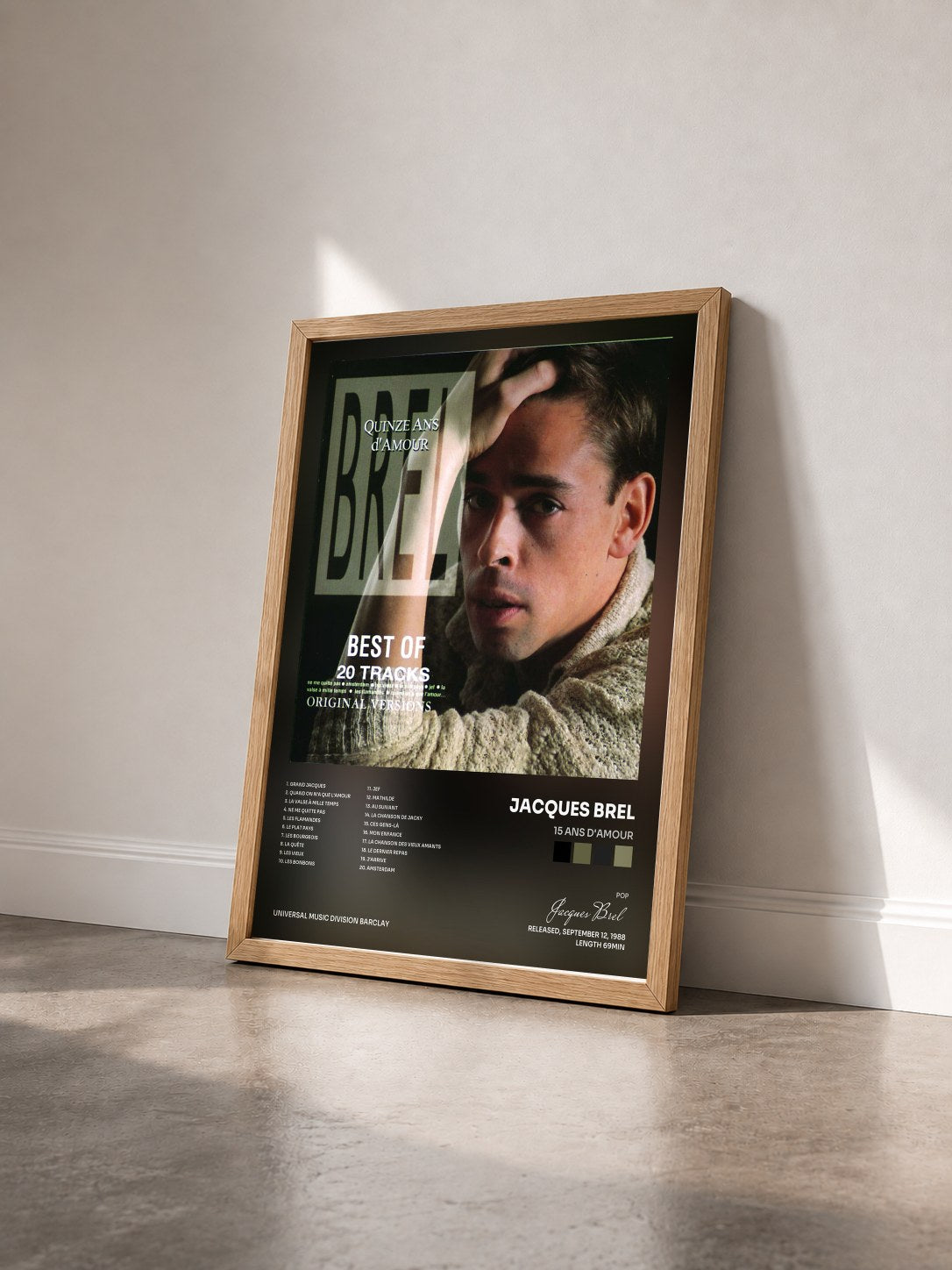 #bois Tableau de l'album 15 Ans D'Amour de Jacques Brel vu de trois quarts, cadre en bois brut